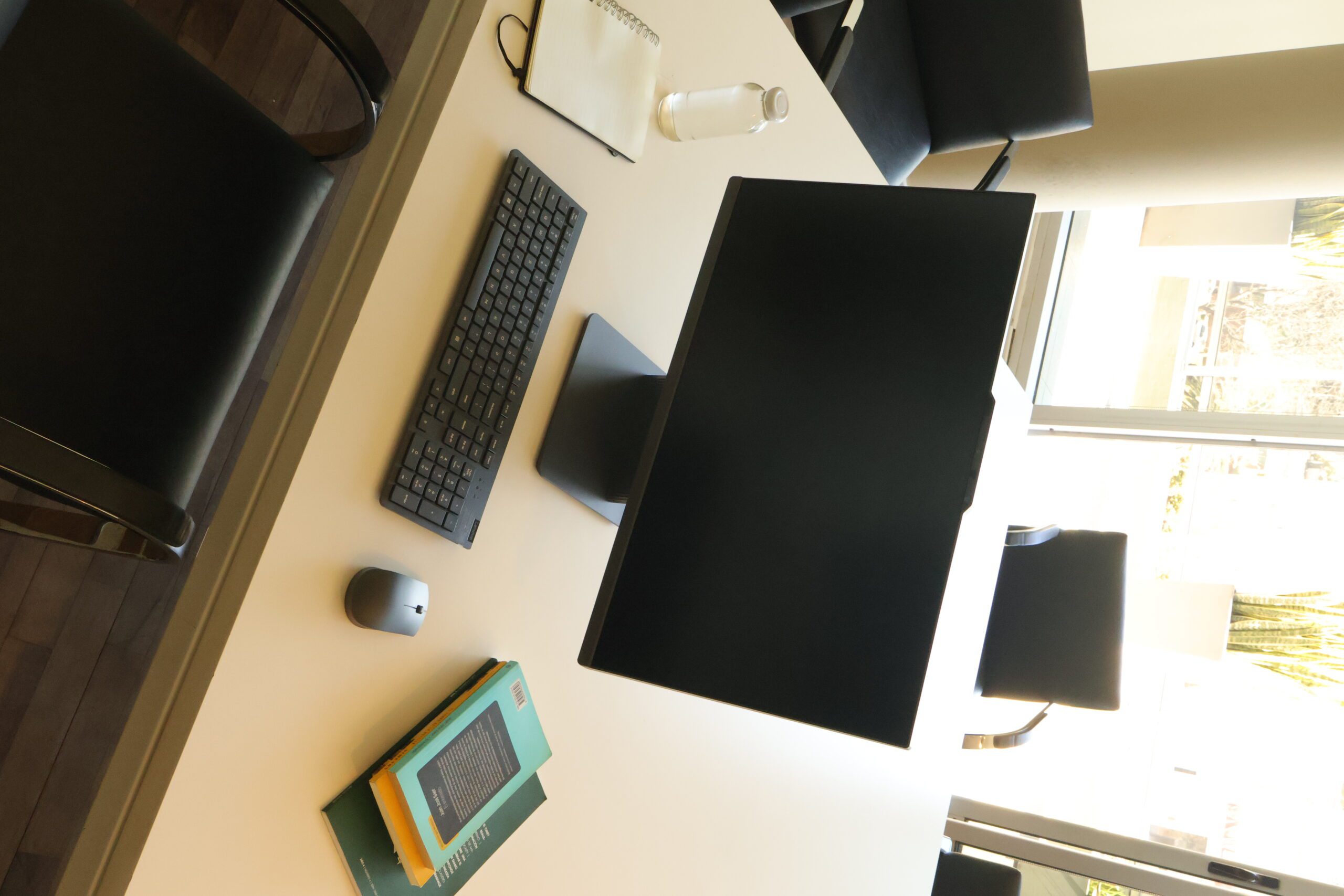 Lenovo ThinkCentre neo 50a Gen 5 AIO i7-13620H 23.8" (1920x1080) Windows 11 Pro (Teclado + Mouse)